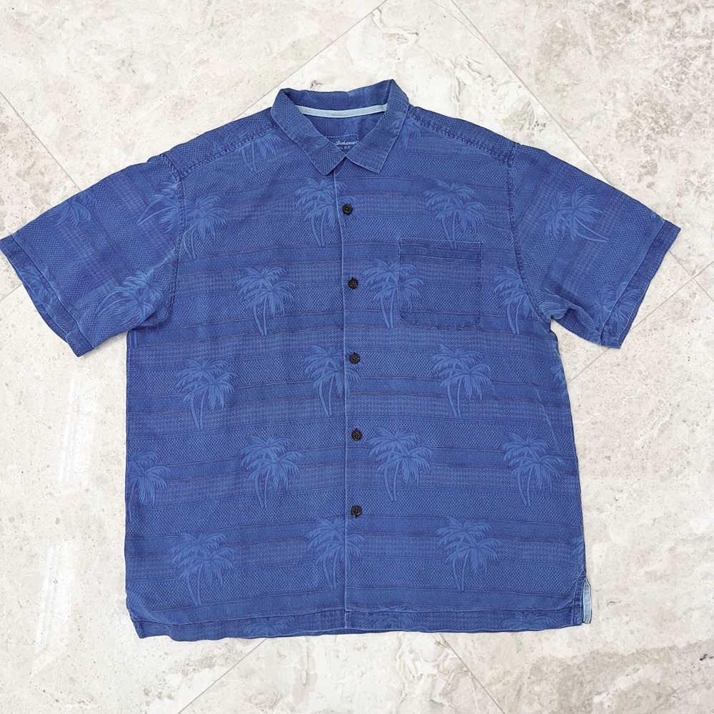 Mens 100% silk Tommy Bahama short sleeve blue button up with palm trees